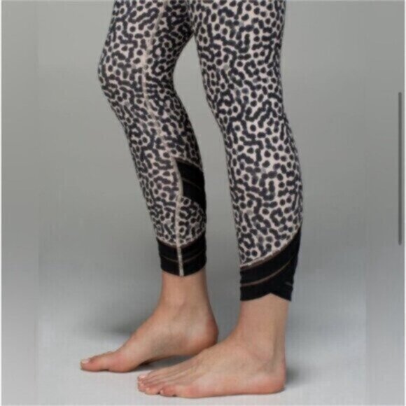 Lululemon Women's Black Wrap Mesh High Times Legging Pant Size 4 - Picture 3 of 10